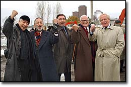 Groundbreaking ceremony on November 5th, 2002 Groundbreaking ceremony on November 5th, 2002
From left to right: Raymond Moriyama, Moriyama & Teshima Architects; Dr. Victor Rabinovitch, President and CEO of the Canadian Museum of Civilization Corporation (CMCC); Mr. Joe Geurts, Director and CEO of the Canadian War Museum; Alex Rankin, Griffiths Rankin Cook Architects; and Mr. Marcel Beaudry, Chairman of the National Capital Commission (NCC).
Photo credit: Harry Foster, Canadian Museum of Civilization Groundbreaking ceremony on November 5th, 2002
