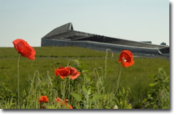 Poppies in bloom on the grass roof of the Canadian War Museum
© Canadian War Museum, photo Steven Darby, CWM2011-0065-0080-Dm
