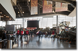 LeBreton Gallery, Remembrance Day 2010.
© Canadian War Museum, photo Marie-Louise Deruaz, CWM2011-0055-0028-Dm
