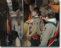 Remembrance Day 2006 at the Canadian War Museum
© Canadian War Museum, photo Steven Darby, CWM2011-0091-0078-Dp1
