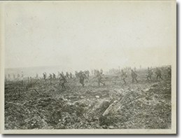 Canadian lnfantry advancing during the Battle of Vimy Ridge, April 1917.
George Metcalf Archival Collection
CWM 19920085-915
O.1162
© Canadian War Museum
