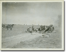 Canadian 60 pounder guns in action during the Battle of Amiens, August 1918.
George Metcalf Archival Collection
CWM 19930012-435
O.2987
© Canadian War Museum
