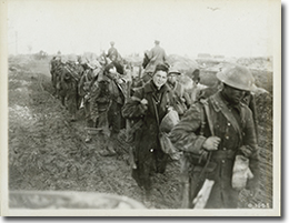 Canadian troops returning from the trenches, November 1916.
George Metcalf Archival Collection
CWM 19920085-006
© Canadian War Museum
