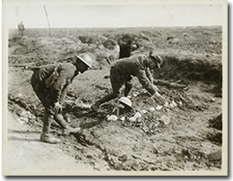 Canadian soldiers attending to a comrade’s grave, October 1916.
George Metcalf Archival Collection
CWM 19920044-824
O.923
© Canadian War Museum
