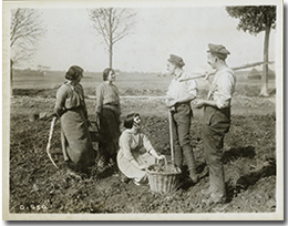 Two Canadian soldiers helping out on a French farm, behind the lines, October 1916.
George Metcalf Archival Collection
© Canadian War Museum
