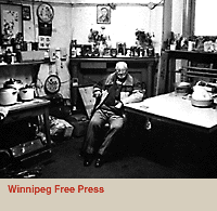 Ho King dans sa Central Laundry, Winnipeg, 1988;
gracieuset de The Winnipeg Free Press, 307768