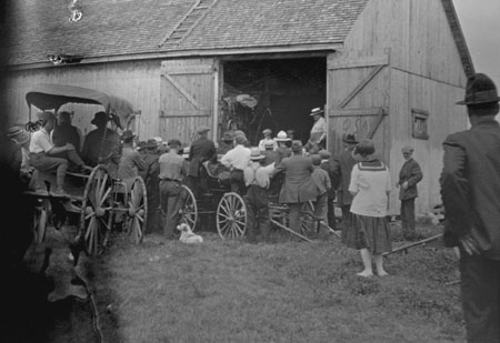 Livestock community sale at Eugne Nobert's house, Sainte-Genevive-de-Batiscan, Qubec, 1921., © CMC/MCC, Edouard Zotique Massicotte, 50610