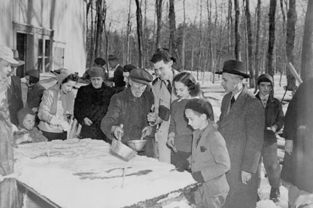People eating maple taffy on snow, Qubec, c.1945., © CMC/MCC, J4332