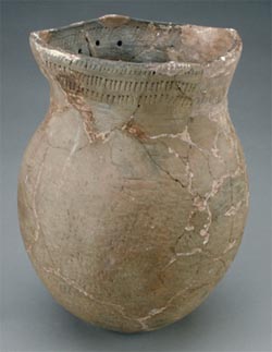 Early Ontario Iroquois ceramic pot - S96-04668