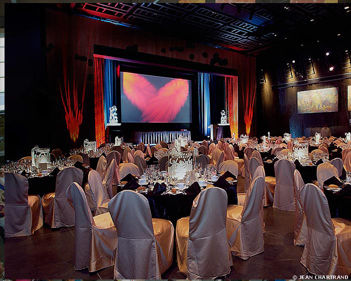 A large room filled with tables and chairs located in the Canadian War Museum, in Ottawa.