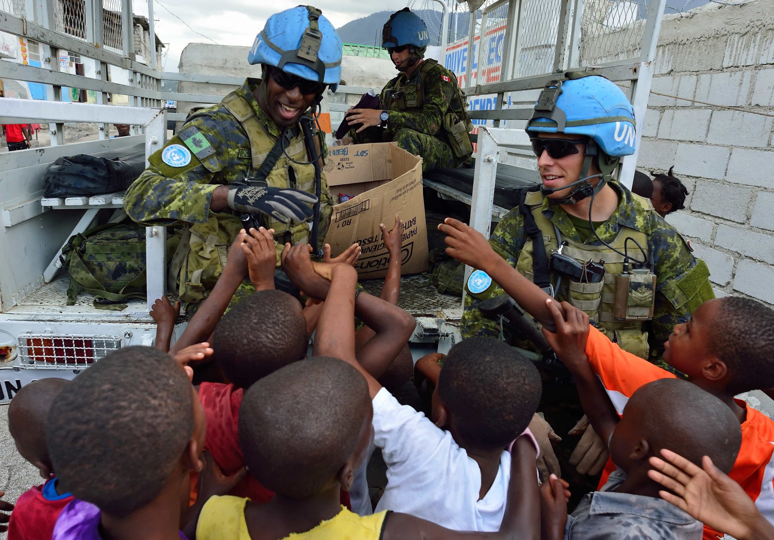 Оон преступность. Un International Peacekeepers un. Миссия ООН В Гаити. Американские миротворцы в Африке. Спецназ ООН.