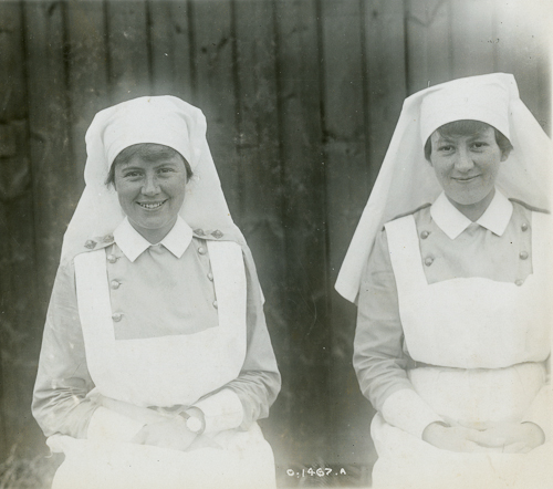 Two First World War nurses.