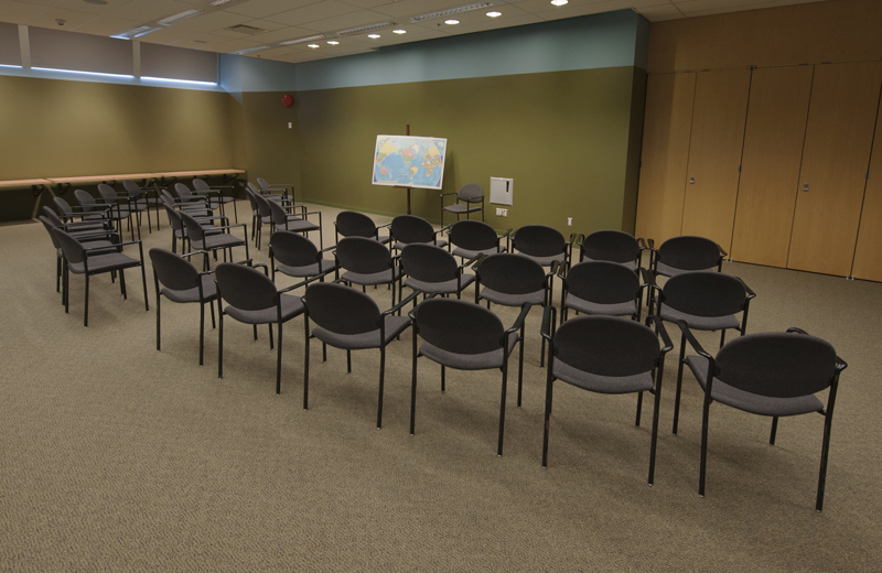 An Atelier room with chairs and a map, located in Ottawa at the Canadian War Museum.